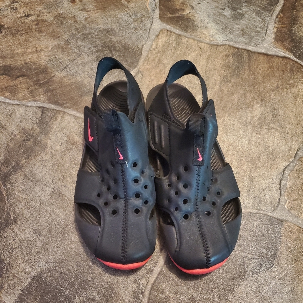 Girls Nike Sandles